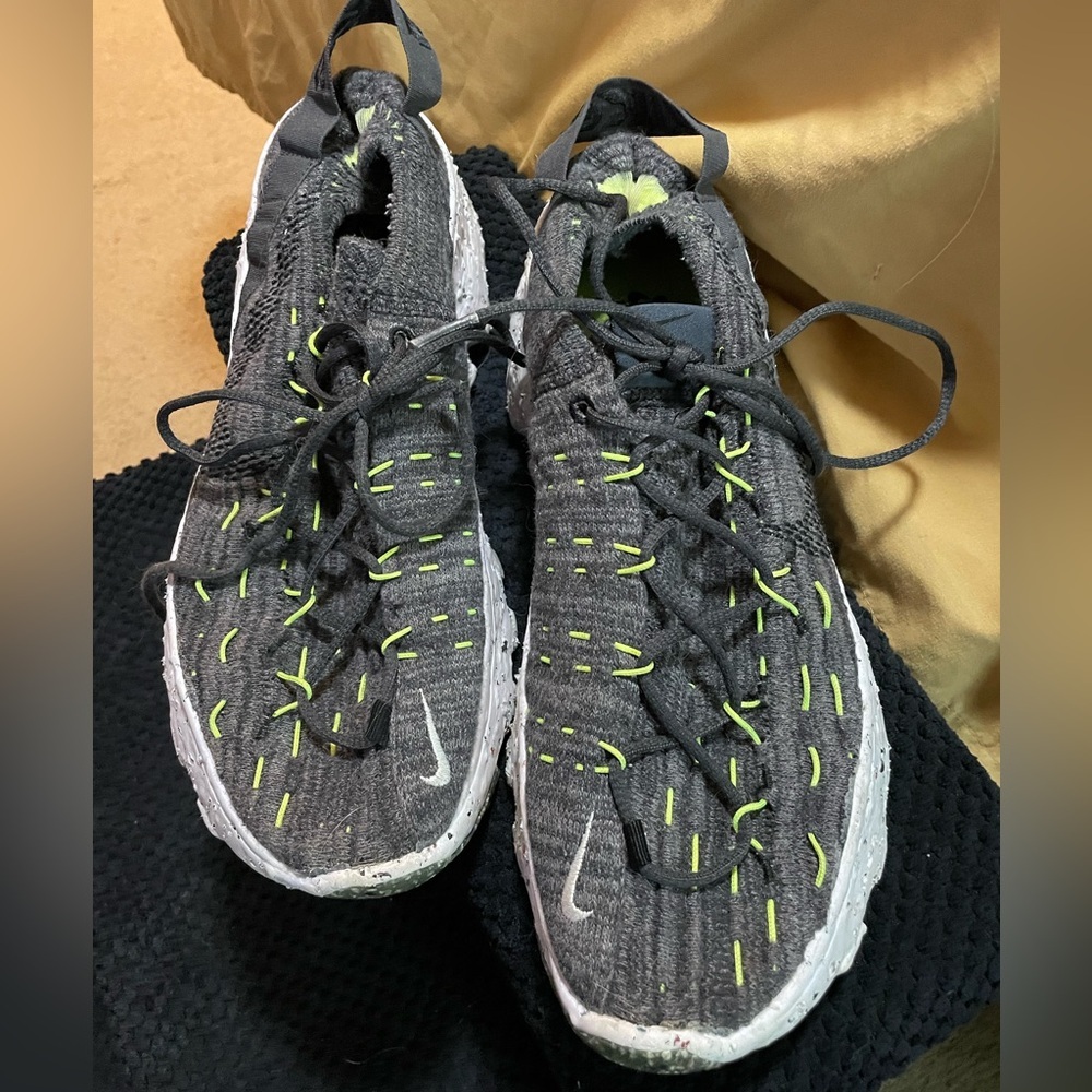 Nike Neon Green and gray space hippie 4 Athletic Sneakers size 8